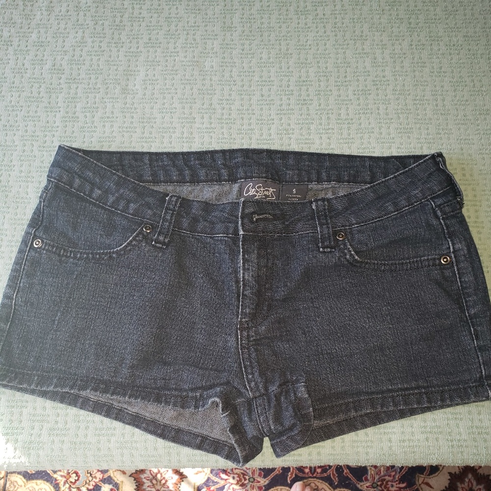 City Street Jean Shorts w/ diamond Metal on back